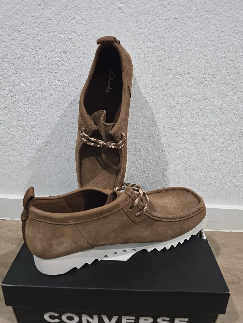Clarks Men's Chukka Suede Boots - Brown with White Sole